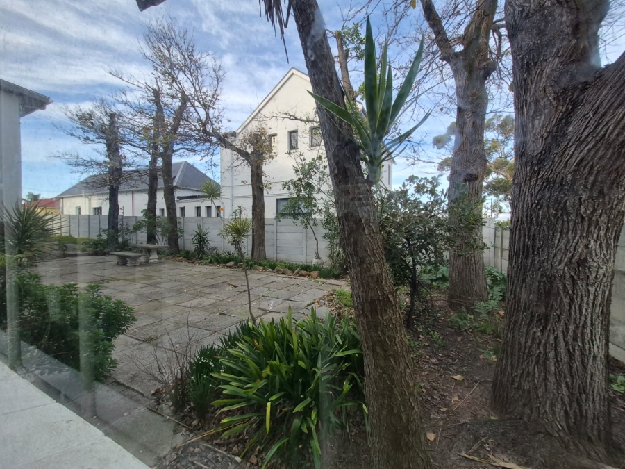 To Let 1 Bedroom Property for Rent in Kenilworth Western Cape